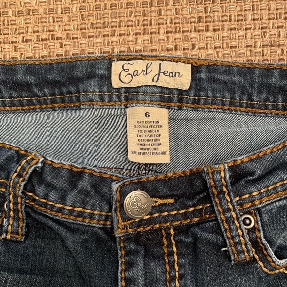Earl Jean Denim Shorts - Picture 4 of 5